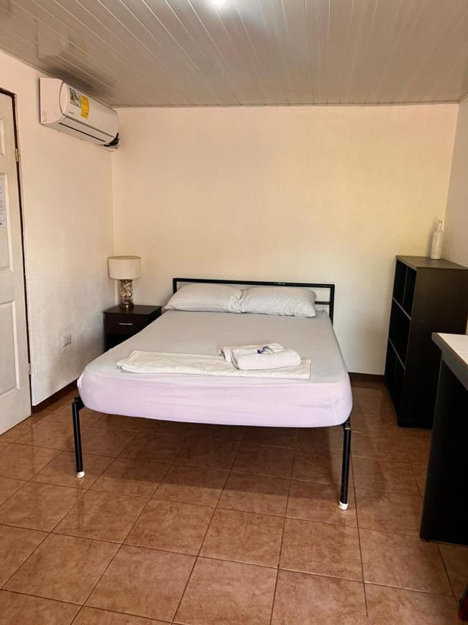 Cabinas Playa Bandera Bed and Breakfast Parrita Exterior foto