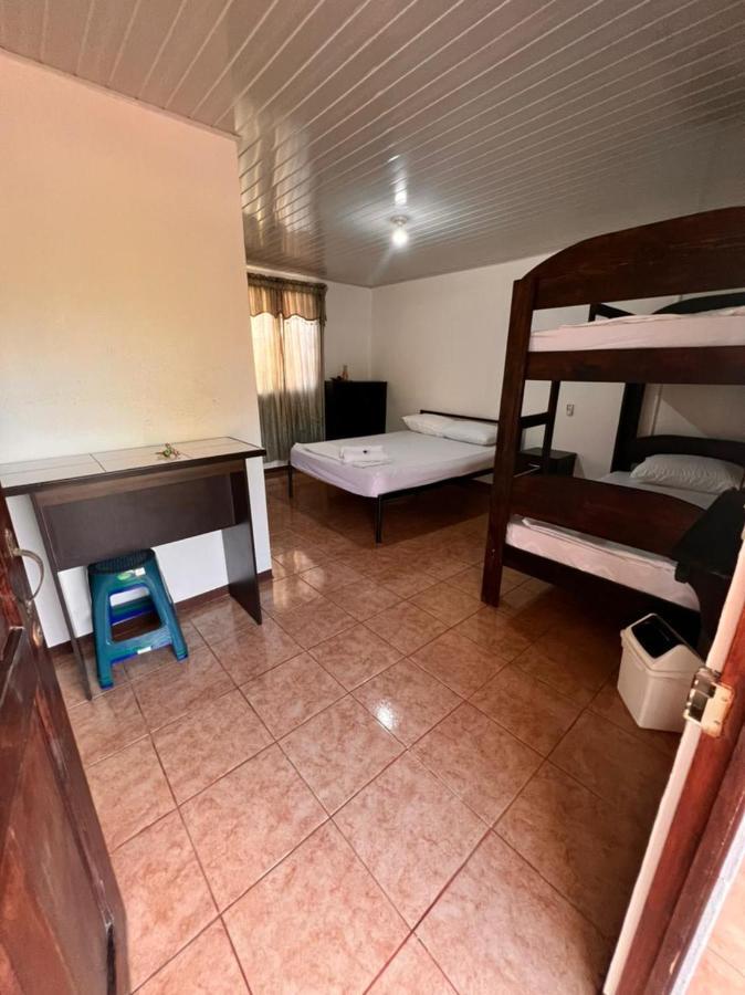 Cabinas Playa Bandera Bed and Breakfast Parrita Exterior foto