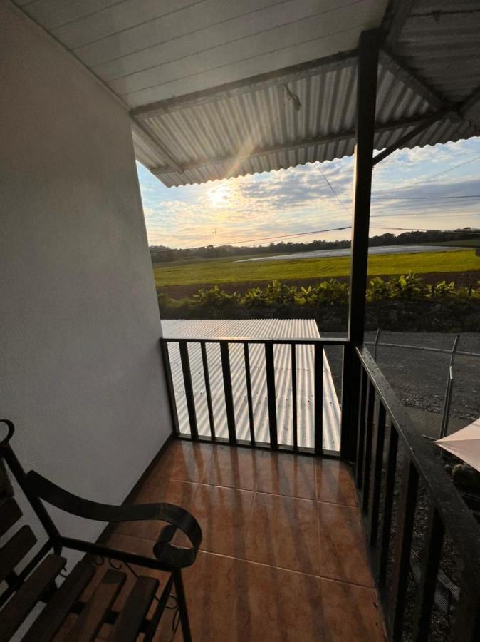 Cabinas Playa Bandera Bed and Breakfast Parrita Exterior foto