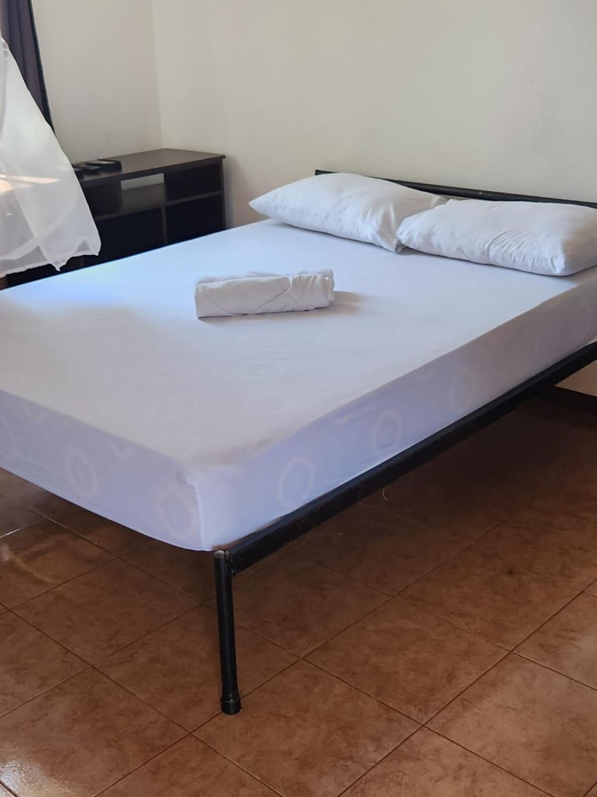 Cabinas Playa Bandera Bed and Breakfast Parrita Exterior foto