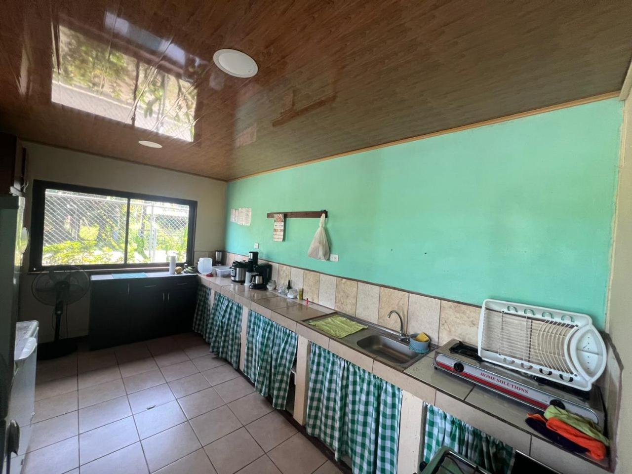Cabinas Playa Bandera Bed and Breakfast Parrita Exterior foto